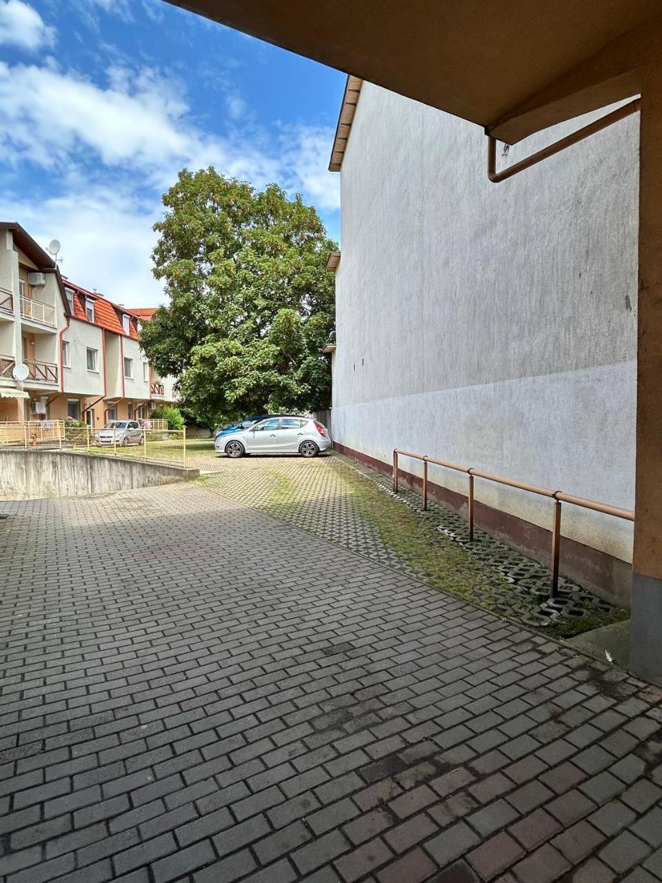 Appartamento Sunhouse Apartman Hajdúszoboszló Esterno foto